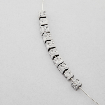 Przekładka kostka z mosiądzu w kolorze srebrnym 5x5mm