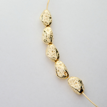 Przekładka nugget z mosiądzu w kolorze złotym 14x9mm