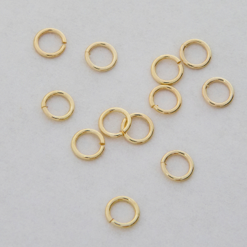 Kółeczka zaciskowe z mosiądzu w kolorze złotym 5x0,7mm