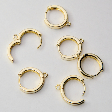 Bigle kajdanki z podwieszeniem z mosiądzu w kolorze złotym 15mm