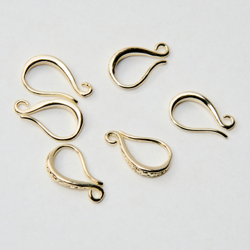 Bigle zawijane z podwieszeniem z mosiądzu w kolorze złotym 15mm