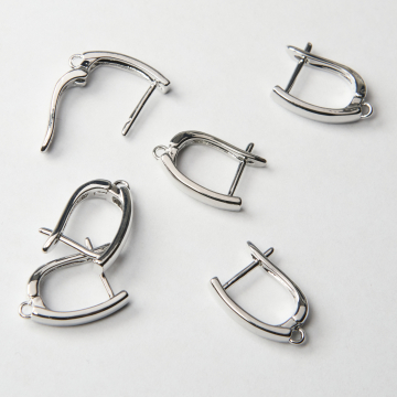 Bigle zamykane z podwieszeniem z mosiądzu w kolorze srebrnym 18mm