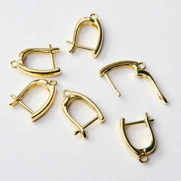 Bigle zamykane z podwieszeniem z mosiądzu w kolorze złotym 18mm