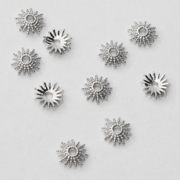 Czapeczka słoneczko do koralików z mosiądzu w kolorze srebrnym 6mm