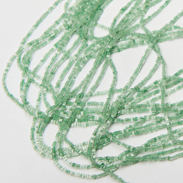 Zielony kryształ górski płaska kostka 1x1,5mm