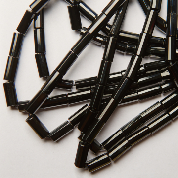 Onyks słupek fasetowany 7,5x16mm