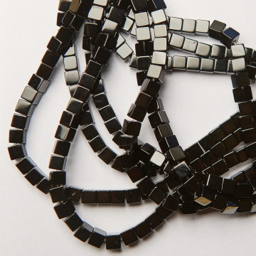 Onyks kostka gładka 6mm