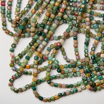 Agat indyjski kostka fasetowana 5mm