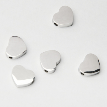 Koralik serduszko ze stali chirurgicznej w kolorze srebrnym 8,5x10mm