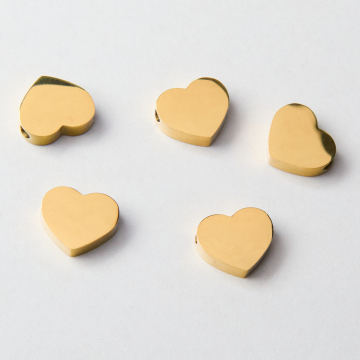 Koralik serduszko ze stali chirurgicznej w kolorze złotym 8,5x10mm