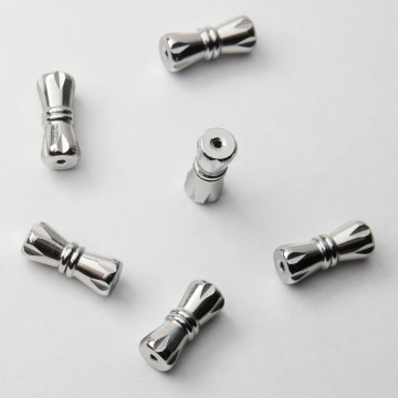 Zapięcie skręcane ozdobne ze stali szlachetnej w kolorze srebrnym 11,5x4,5mm