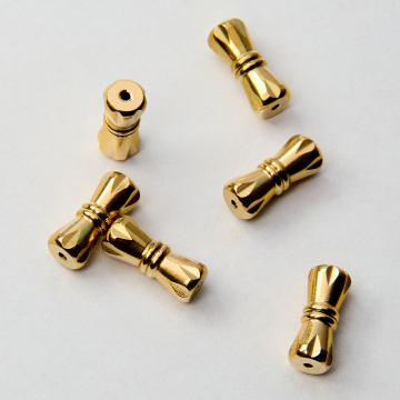 Zapięcie skręcane ozdobne ze stali szlachetnej w kolorze złotym 11,5x4,5mm