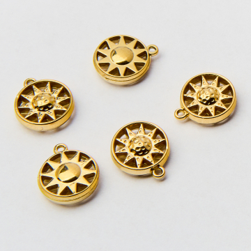 Zawieszka ze stali słońce w kółku 12mm PVD