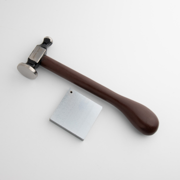 Młotek do metalu z podstawką 20cm