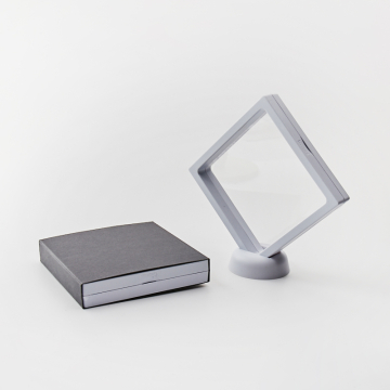 Ekspozytor z membraną ramka 3D biała z etui 9x9cm