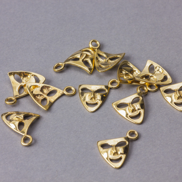 Srebrna zawieszka teatr - maska uśmiechnięta AG925 pozłacana 14x11mm