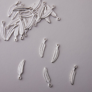 Srebrna zawieszka piórko wygięte 19,5mm AG925