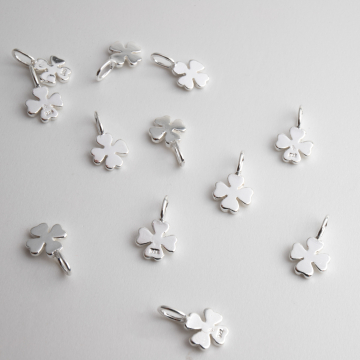 Srebrna zawieszka koniczynka mini AG925 7mm