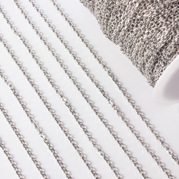 Łańcuch ze stali chirurgicznej owal fasetowany w kolorze srebrnym 5x4mm