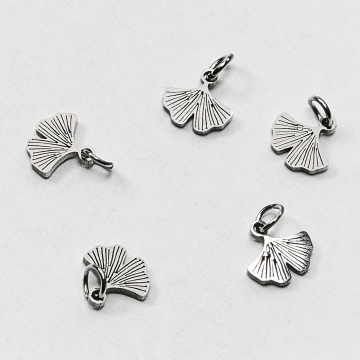 Mini zawieszka ze stali liść miłorzębu 6,5mm