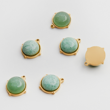 Zawieszka ze stali chirurgicznej z zielonym fluorytem w kolorze złotym 16mm