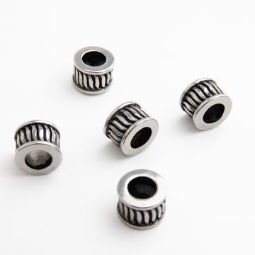 Koralik do męskich bransoletek oponka w prążki ze stali chirurgicznej w kolorze srebrnym 9,5x7mm