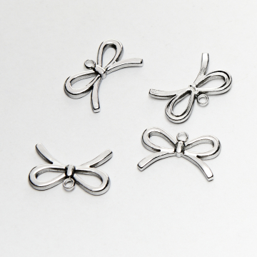 Zawieszka ze stali chirurgicznej kokardka prosta w kolorze srebrnym 12mm