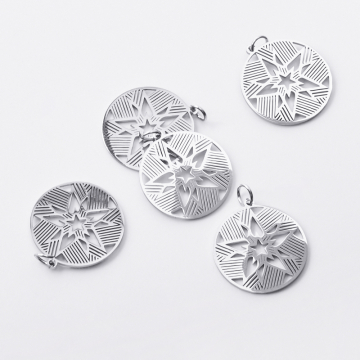 Zawieszka ze stali szlachetnej Gwiazda z promieniami do naszyjników w kolorze srebrnym 22mm