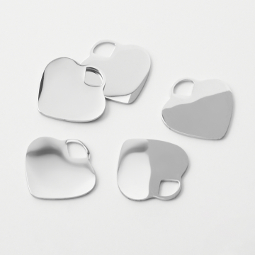 Zawieszka ze stali serce kłódka w kolorze srebrnym 20mm