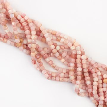 Opal różowy kostka fasetowana 4mm