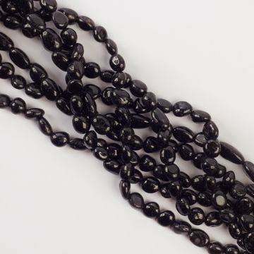Czarny turmalin bryłka nieregularna 6x8mm