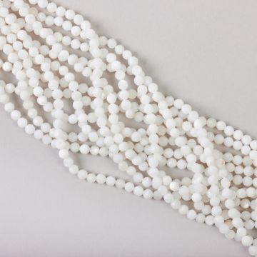 Biała muszla kulka fasetowana 4mm