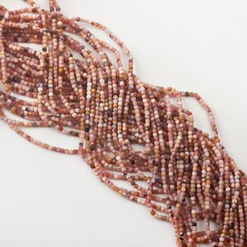 Opal różowy kostka fasetowana 2,5x2,5mm Opal różowy kostka fasetowana 2,5x2,5mm