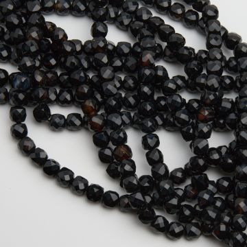 Onyks kostka fasetowana 7mm