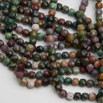 Agat indyjski kostka fasetowana 7,5mm