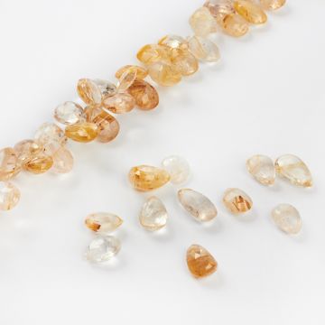 Brioletka briolette łezka fasetowana kwarc z rutylem 9-12mm Brioletka briolette łezka fasetowana kwarc z rutylem 9-12mm