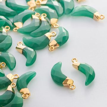 Zielony onyks zawieszka księżyc fasetowany w okuciu 19mm Zielony onyks zawieszka księżyc fasetowany w okuciu 19mm