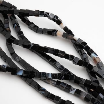 Onyks kostka gładka 4,5x4,5mm