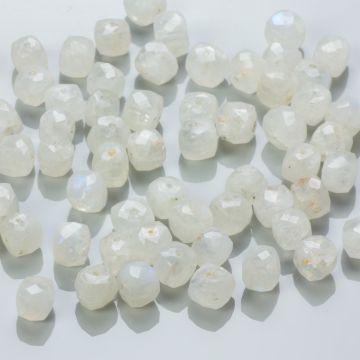 Kamień księżycowy kostka fasetowana 7mm