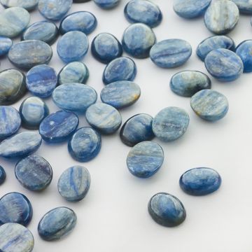 Kianit naturalny kaboszon owal 10-15mm