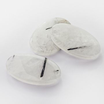 Kryształ górski z czarnym turmalinem zawieszka owal 55x35mm Kryształ górski z czarnym turmalinem zawieszka owal 55x35mm