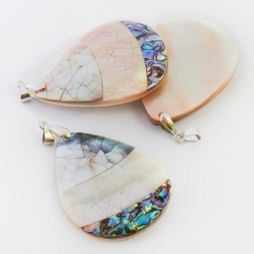 Zawieszka z muszli łezka 3 kolory 51x39mm