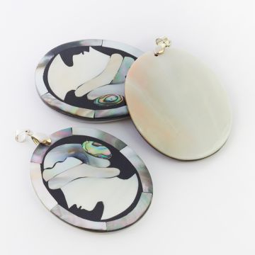 Zawieszka z muszli paua dama 53x42mm