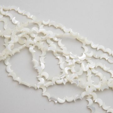 Masa perłowa opalizująca księżyc biały 6,5x8mm