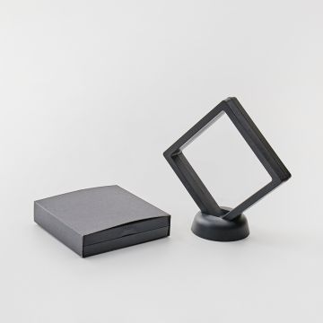 Ekspozytor z membraną ramka 3D czarna z etui i podstawką 9x9cm