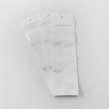 Woreczek z zamknięciem strunowym z białym tłem 24,5x7cm