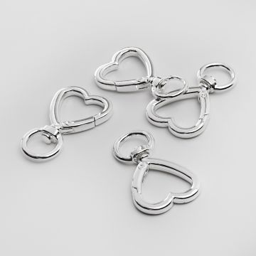 Ozdobny karabińczyk serce w kolorze srebrnym 4cm