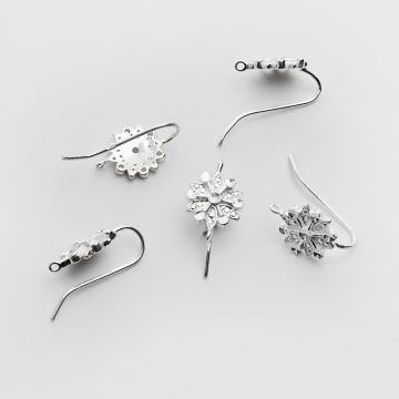 Srebrne bazy kolczyka kwiatki z cyrkoniami z podwieszeniem AG925 21mm