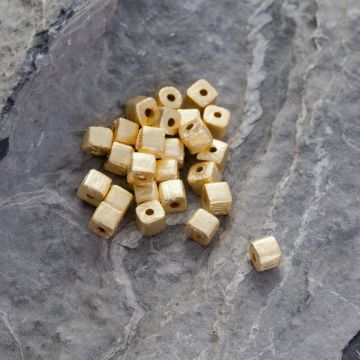 Srebrna satynowa kosteczka AG925 pozłacana 4mm