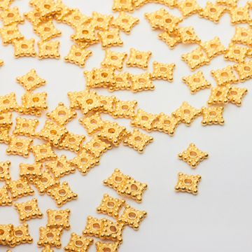 Srebrna przekładka kwadraciki AG925 pozłacana 4,5mm